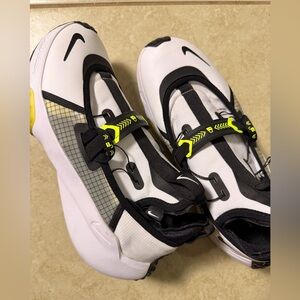 Nike FlyEase Black Sneakers 7Y